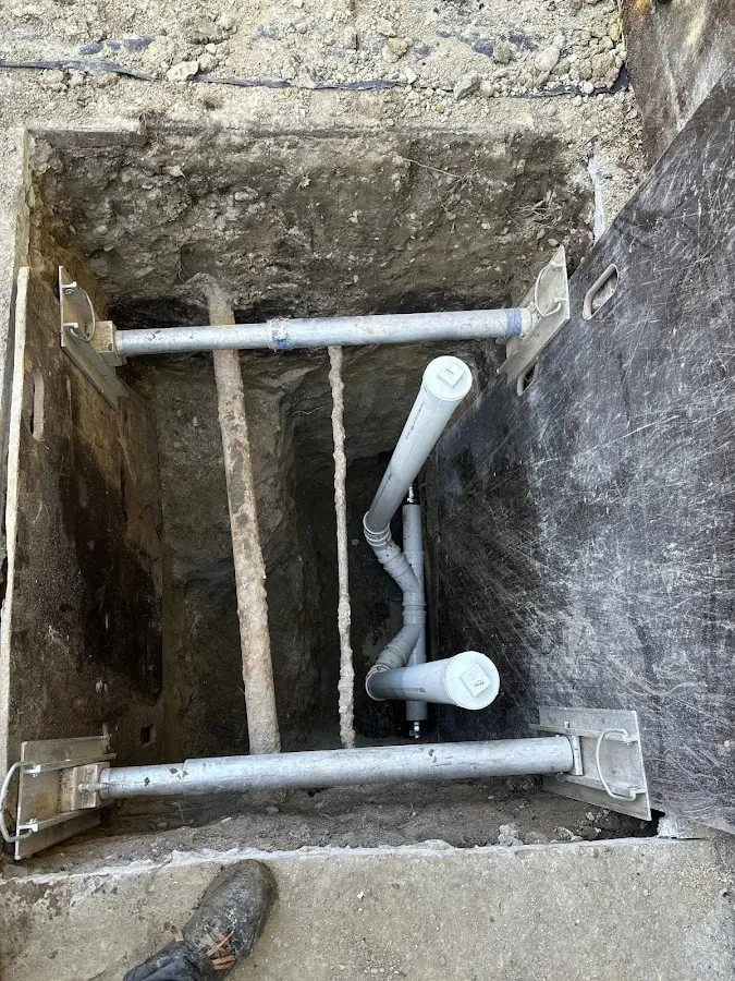 Experienced plumber completing Drain Cleaning work in Bal Harbour